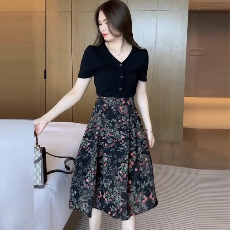 碎花假两件洋装女2023年夏季新款洋派质显瘦遮肚中长版A字裙子