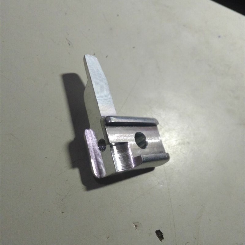包邮工业缝纫机配件3314四线拷边机包缝机锁边机上刀架124-45607,