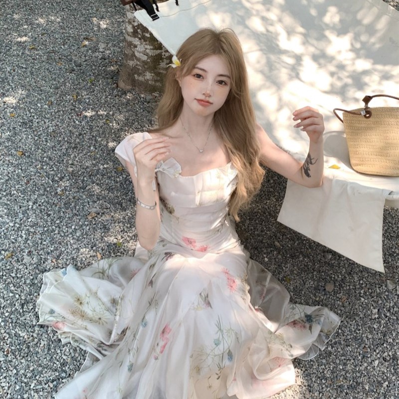 现货蝴蝶结碎花露背吊带连衣裙女夏季法式初恋收腰修身鱼尾包臀长