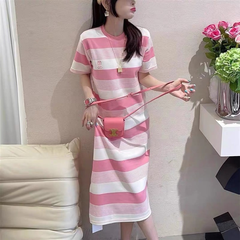 哺乳衣夏季辣妈外出新款条纹针织开叉时尚休闲中长款喂奶连衣裙