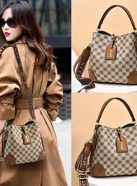 高级感水桶包女包j2022新款秋冬斜挎包大容量单肩包大气手提包轻