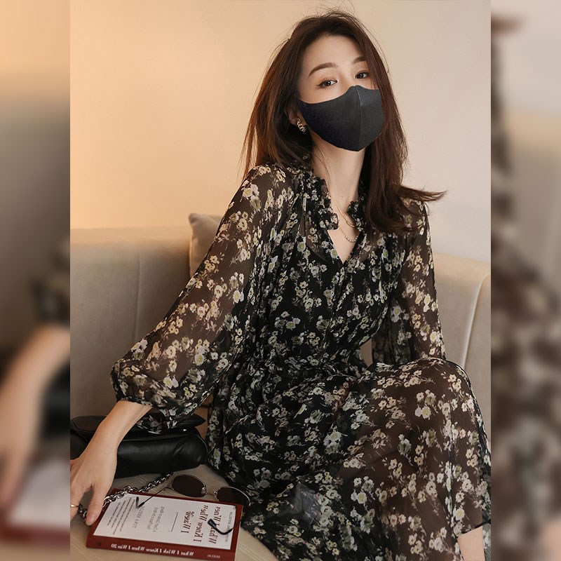 欧洲站早秋新款法式赫本风茶歇桔梗别致绝美显瘦气质碎花连衣裙夏