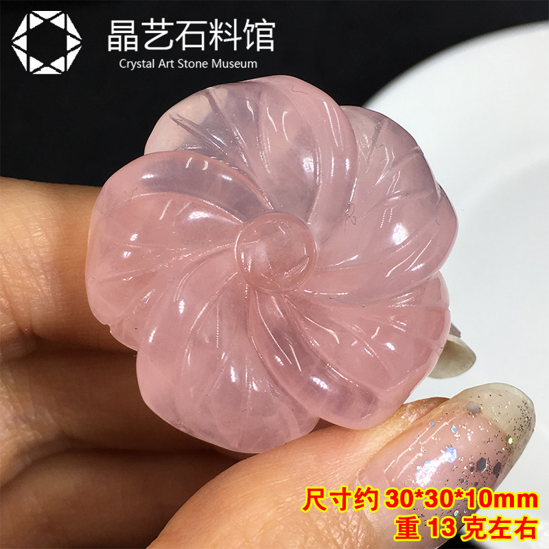 小众高货天然粉水晶桃花摆件原石雕刻桃花瓣吊坠项链饰品么款毛衣