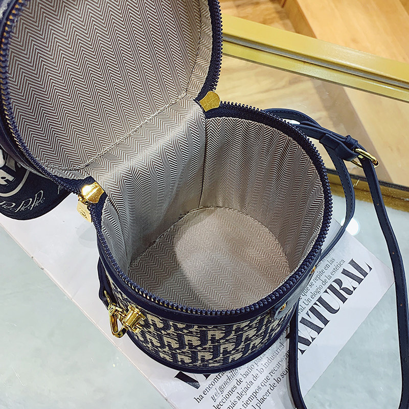 小包包女2022新款潮韩版时尚网红2020斜挎女包简约百搭单肩水桶包,箱包皮具/热销女包/男包,水桶包,淘宝优惠券,粉丝福利购,淘宝优惠卷