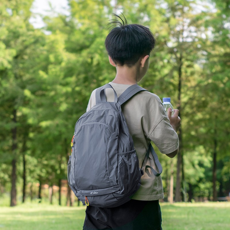 儿童户外出游小背包轻便男孩外出旅行双肩包小学生V防雨防水游泳