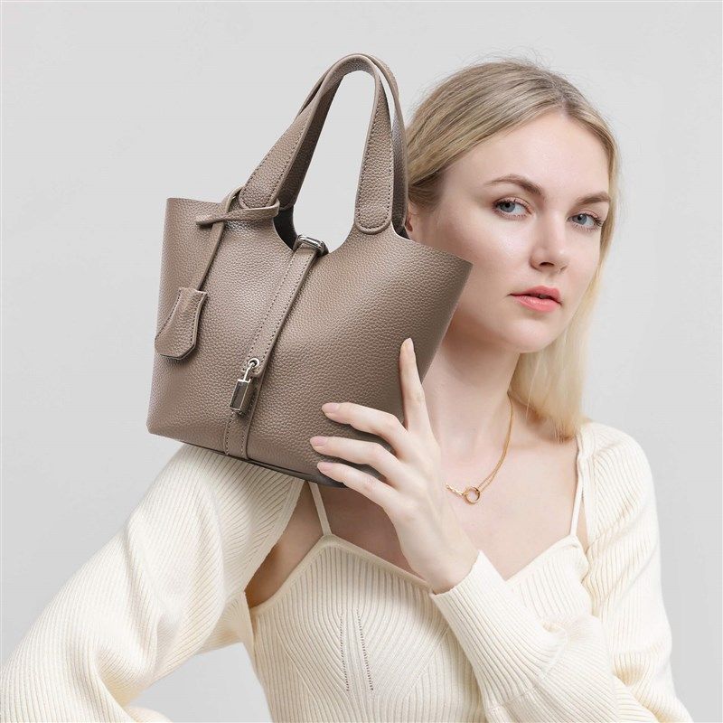 女包菜篮子包小众设计高级感大容量手提水桶包时尚通勤斜挎女包,箱包皮具/热销女包/男包,水桶包,淘宝优惠券,粉丝福利购,淘宝优惠卷