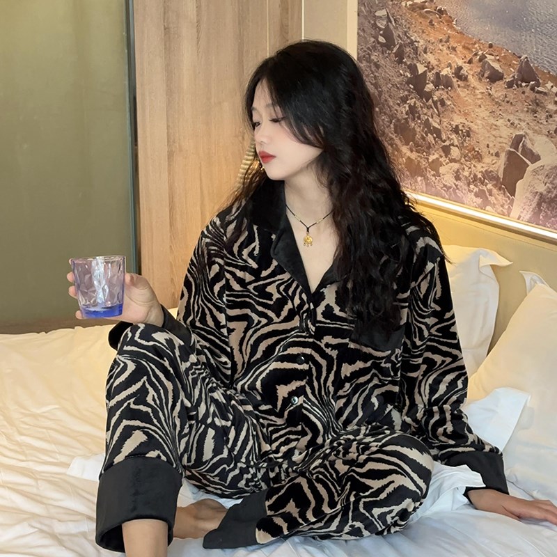 情侣睡衣女春秋款海岛绒加绒加厚保暖家居服高级感豹纹长袖套装男