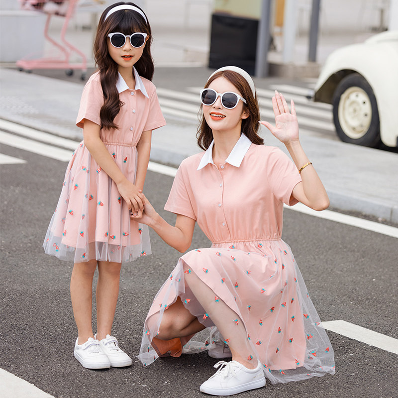 现货炸街亲子装夏装季母女s装连衣裙2021新款潮一家三口四口母子