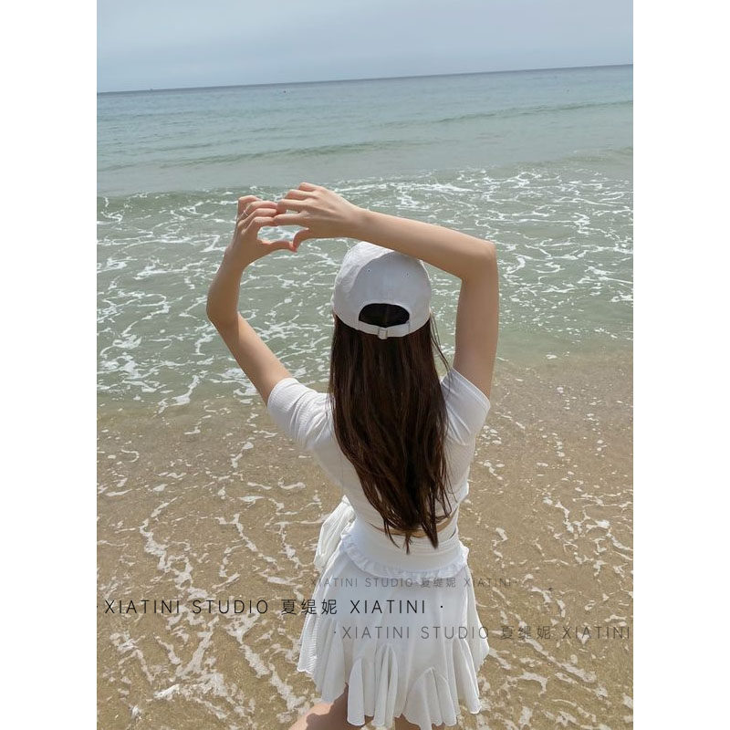 泳衣女2023爆款新款高级感网红风保守遮肚子分体裙式三件套泡温泉