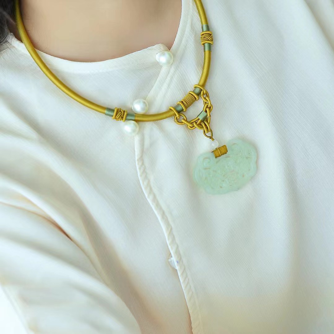 热销天然岫玉玉佩项圈中式复古风汉服配饰项链演员道具挂绳璎珞锁