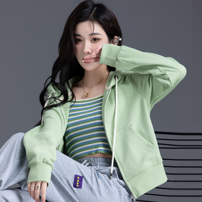 短版卫衣女款春秋2023新款小个子穿搭小众设计感拉炼彩色连帽外套