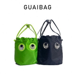 尼龙手提包女新款牛津布小包小众设计女包可爱眼睛水桶包迷你百搭