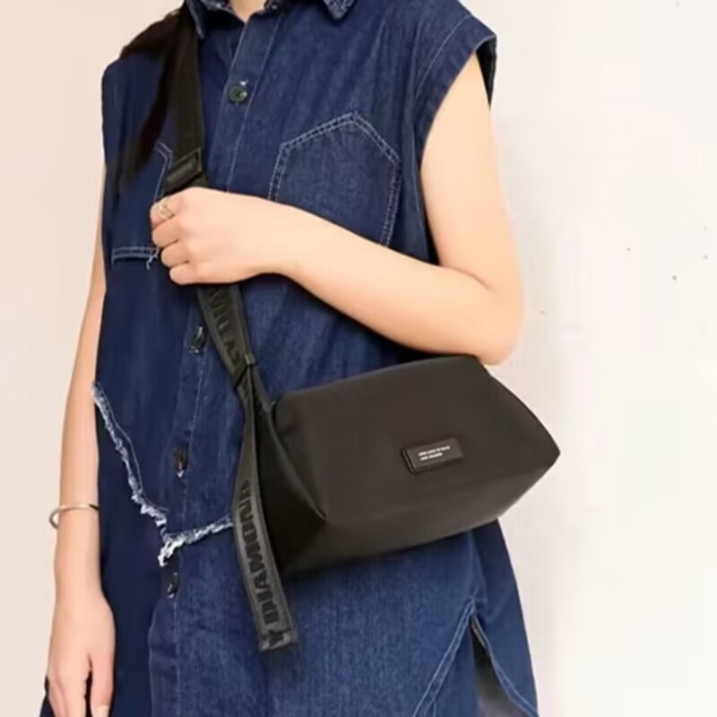 高级感牛a津布斜挎包女2024新款时尚轻便户外运动单肩包男女通勤