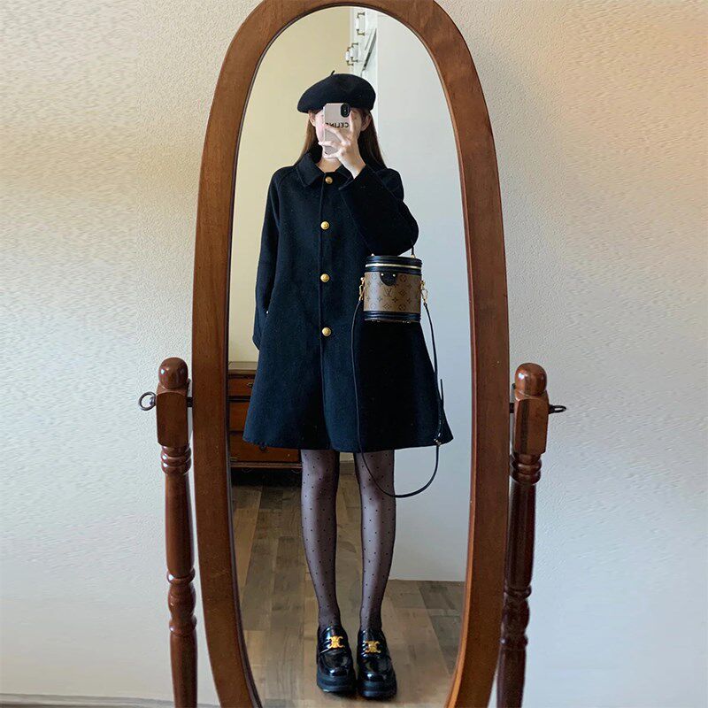 高级感黑色斗篷呢子大衣女秋冬装毛呢外套