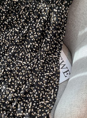 2021春秋新款女装连衣裙收腰显C瘦气质v领复古黑色雪纺长袖碎花裙