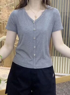冰丝短袖T恤女夏季大码中老年v领妈妈装洋气上衣百搭针织打底衫潮