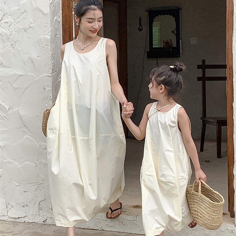 现货森系亲子装夏季新款潮v母女装背心连衣裙洋气韩版宽松长裙纯