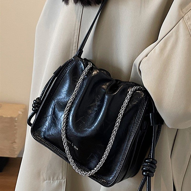 高级感包包女2023新款小众时尚百搭链条单肩斜挎包褶皱水桶包,服饰配件/皮带/帽子/围巾,DIY编织材料包,淘宝优惠券,粉丝福利购,淘宝优惠卷