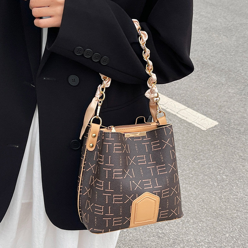 高级感洋气小包包女2022新款韩版百搭质感水桶包网红时尚斜挎包潮,箱包皮具/热销女包/男包,水桶包,淘宝优惠券,粉丝福利购,淘宝优惠卷