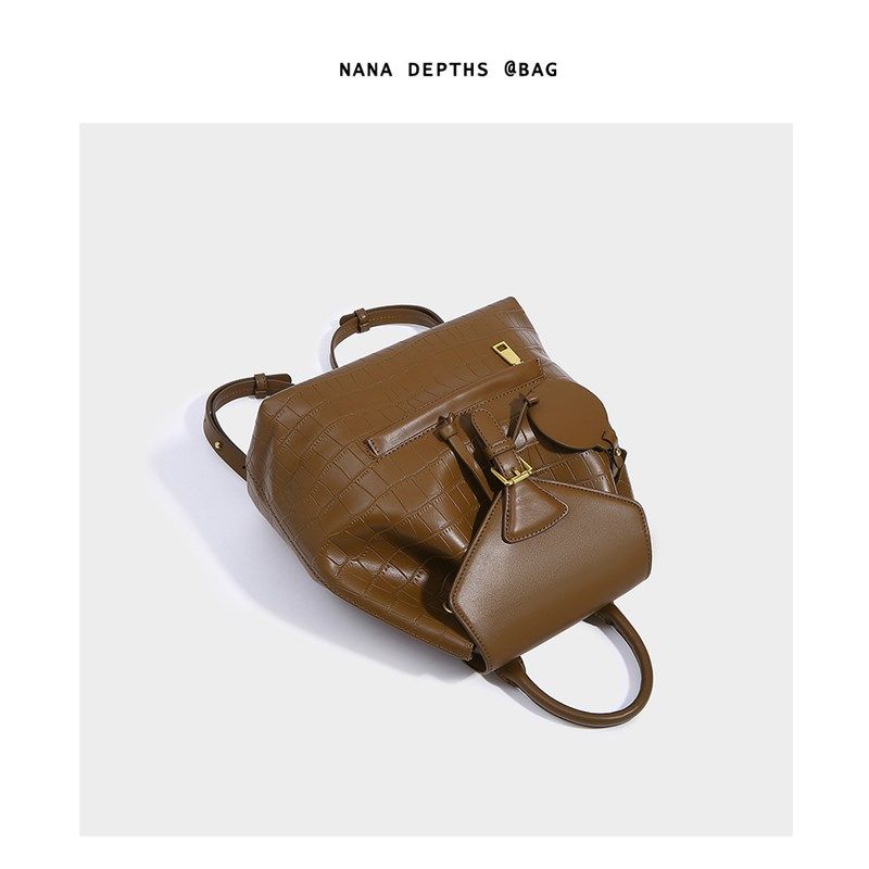 高级感小背包2021新款潮女双肩包小众设计韩版百搭大容量软皮包包