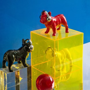 包豪斯未来风红色耳机斗牛犬狗雕塑陶瓷银色相机客厅艺术简约摆件