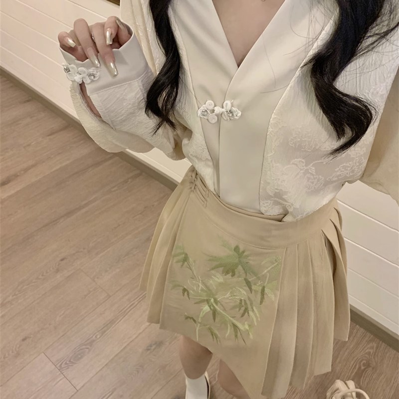 现货新中式国风套装女秋季显瘦修身V领衬衣刺绣改良马面半身裙两
