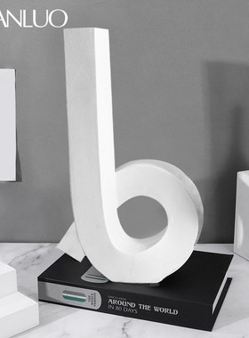 北欧创意轻奢音符造型树脂工艺品桌面摆件家居样板房软装饰品