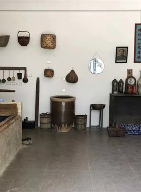 怀旧老式铁d锅老笼扇蒸老黑碗木桶木盆水瓢菜板子厨房民俗老对象