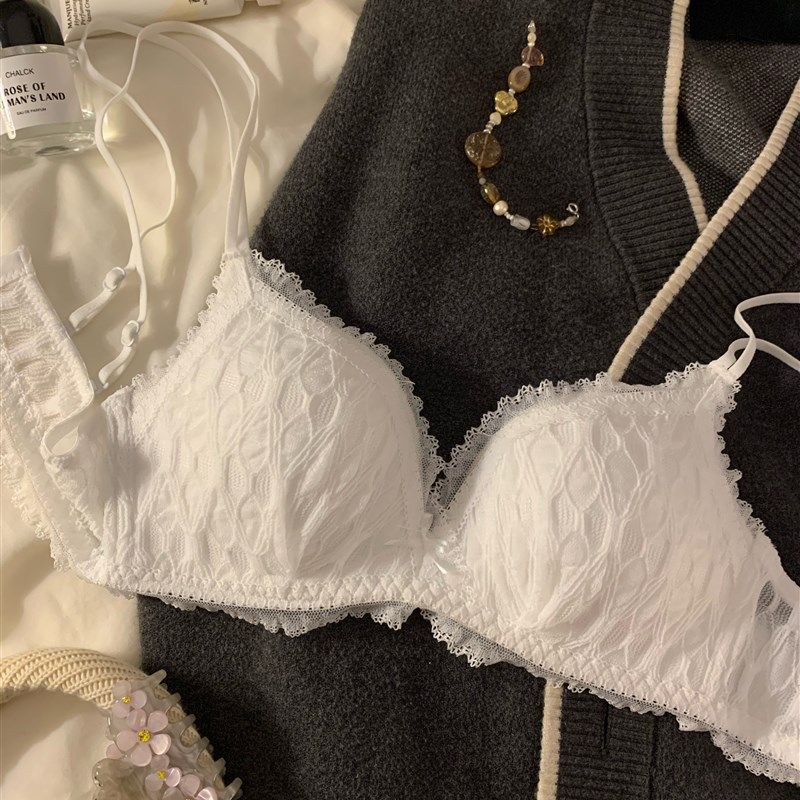 法式内衣小胸聚拢薄款少女无钢圈防下垂透气三角杯美背文胸罩套装
