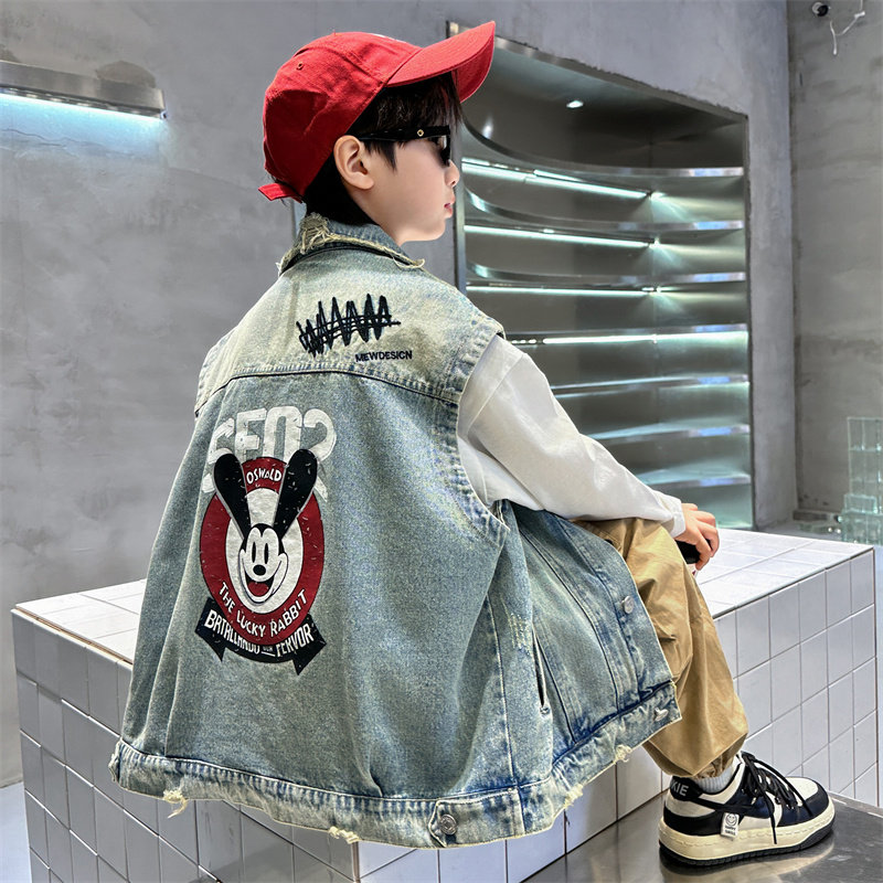 热销男童牛仔马甲春秋款2024新款中大童痞帅男孩炸街儿童春装马夹