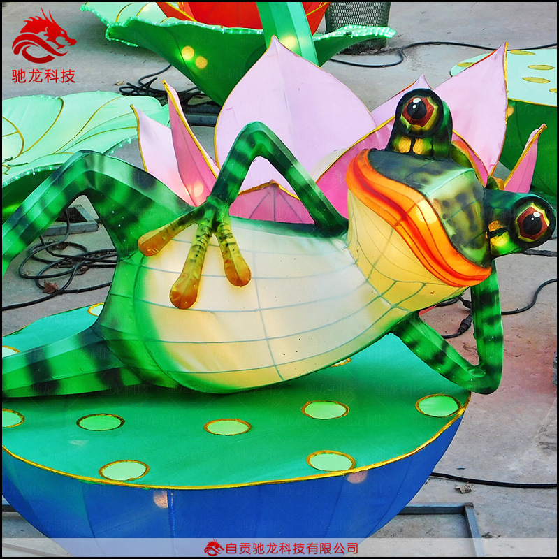 青蛙造型灯笼仿真动物造型花灯布艺彩灯定制制作水上灯展迎春灯饰