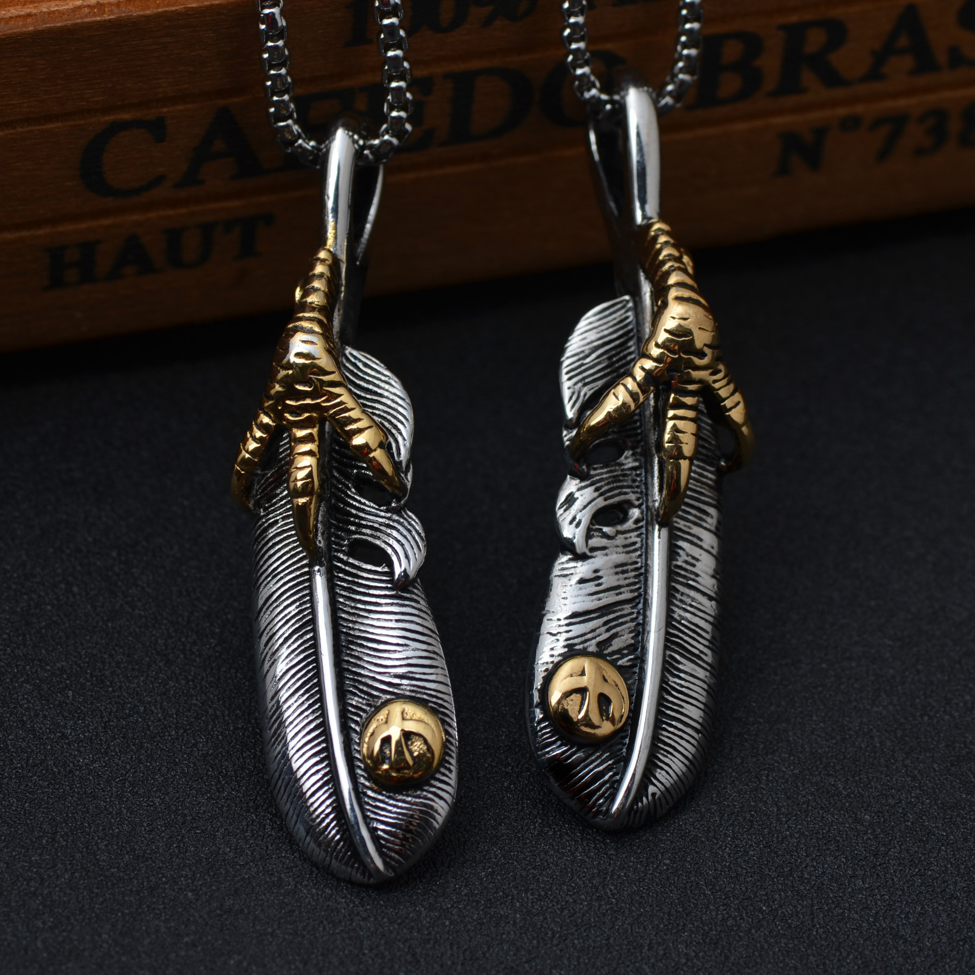 goros高桥吾郎羽毛钛钢吊坠 时尚复古 鹰爪羽毛不锈钢情侣项链