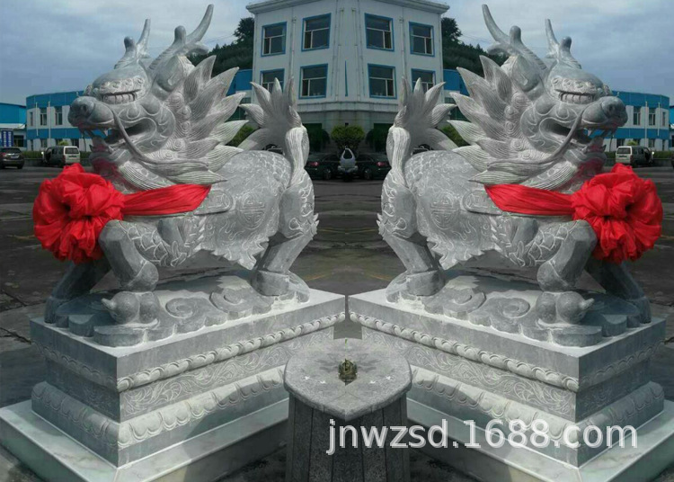 户外石材工艺品哪里有晚霞红石麒麟价钱汉白玉麒麟图