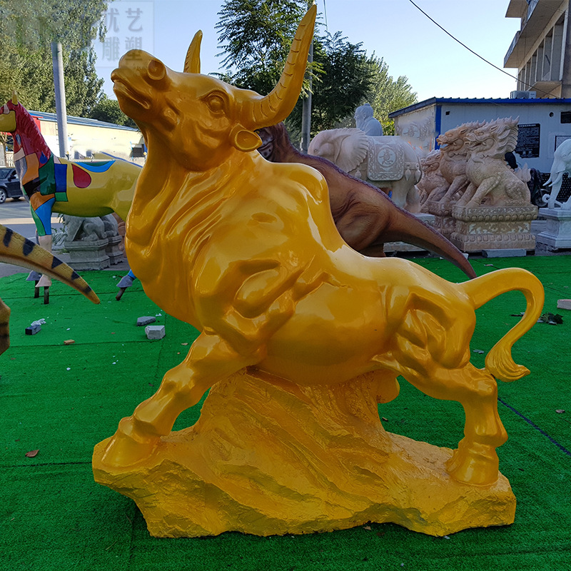 源头工厂现货玻璃钢金牛雕塑金色树脂景观牛摆件