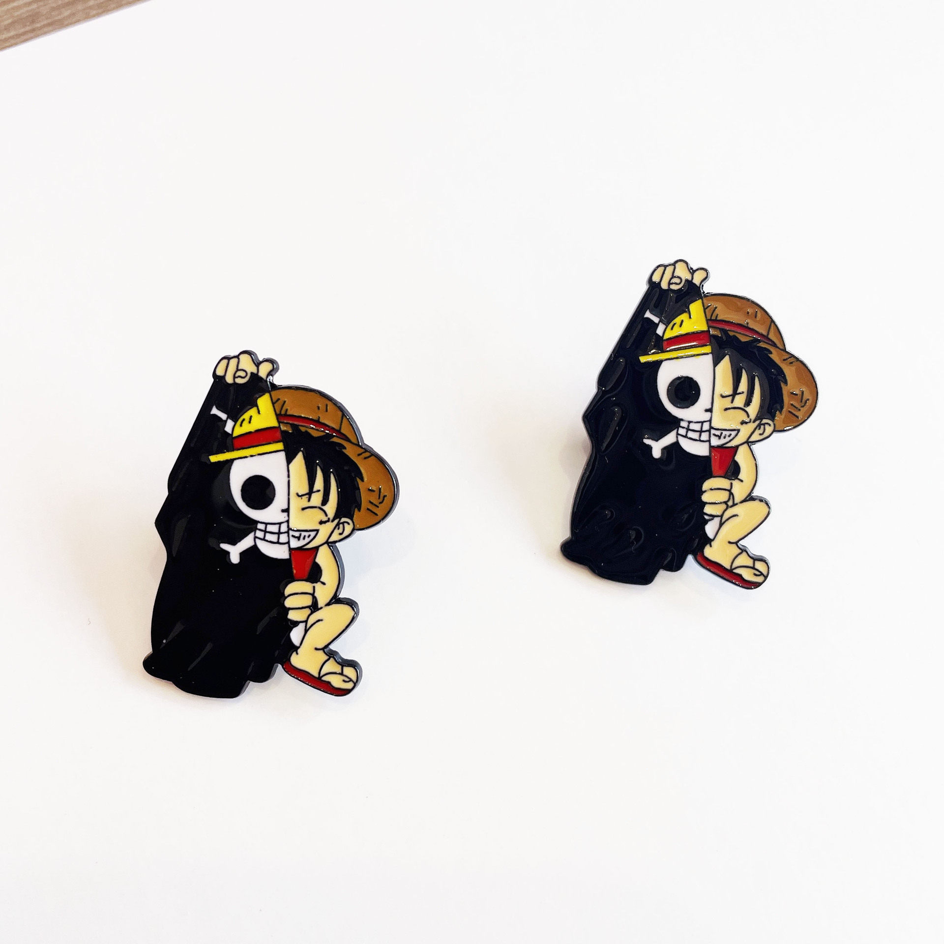 海盗路飞胸针 可爱海贼王日系动漫周边徽章个性男女包包衣服配饰
