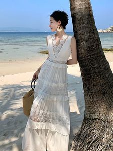 云南西藏旅游穿搭裙子重工镂空设计白色连衣裙海边三亚旅行沙滩裙