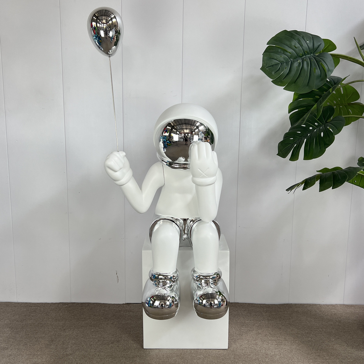 太空气球kaws雕塑暴力熊电镀大模型玩偶公仔摆件现代简约商铺装饰