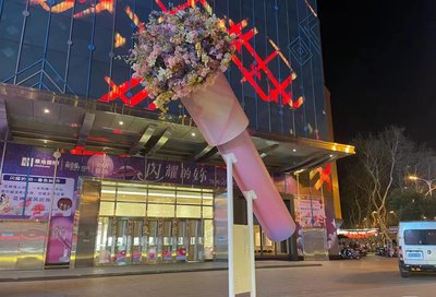 户外商场网红万花筒巨型仿真玫瑰花束情人节女神节七夕摆件