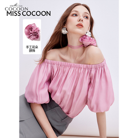 misscocoon时尚上衣2023夏新女可调节一字肩灯笼袖，手工花饰雪纺衫