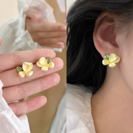仙气栀子花朵小清新耳环女春天小众设计感高级耳钉2023年耳夹