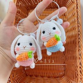 成品小兔子手工钩织毛线编织兔年生肖玩偶挂件礼物包挂