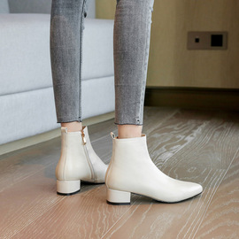 马丁靴女春秋单靴秋季尖头中跟白色短靴粗跟及踝靴短筒女靴子