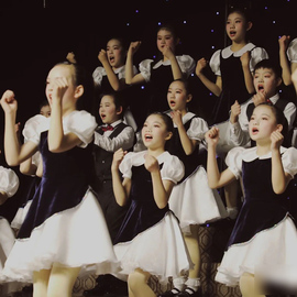 六一儿童合唱服中小学生演出服诗歌，朗诵表演服礼服团体大合唱团服