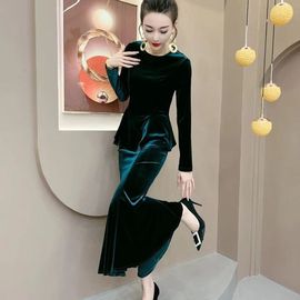 时尚丝绒网红套装裙女2023秋冬季蓝色气质上衣包臀鱼尾裙