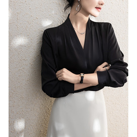 缎面V领黑色长袖衬衫女2023秋季法式设计感小众知性优雅上衣