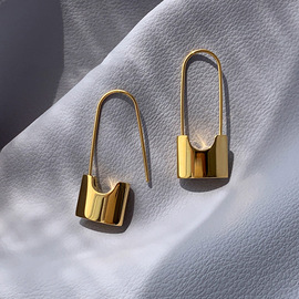 欧美特色高级感金属别针耳环个性几何造型耳圈简约时尚钛钢耳饰女