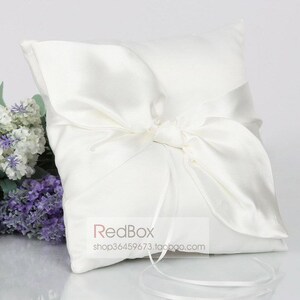 『红盒子』婚庆用品 西式婚礼用品 大花斜结欧式婚礼戒枕 象牙色