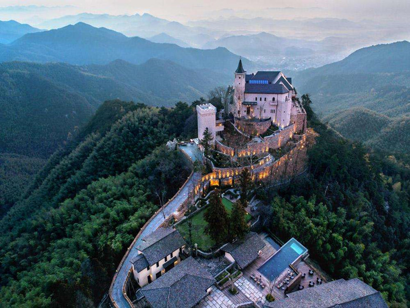 【定制游 企业团建拓展】莫干山徒步聚餐烧烤篝火晚会民宿定制旅