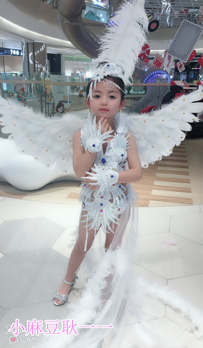 小车模儿童走秀模特t台泳装比赛服装女童创意白钻夸张泳装礼服