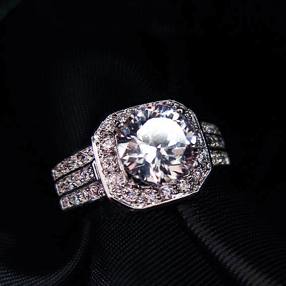 爆闪夸张2克拉大钻戒 大气奢华微镶锆石方形水晶结婚求婚戒指 女